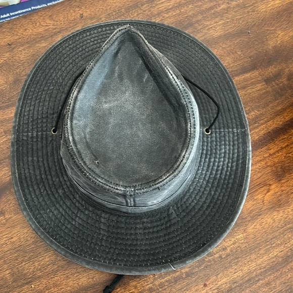 Signature men’s cotton outback hat with chin cord. - Picture 10 of 12